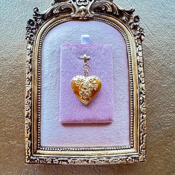 Heart Locket Charm Pendant 18k Gold PVD Stainless Steel Rose Design And Clasp - Picture 5 of 16